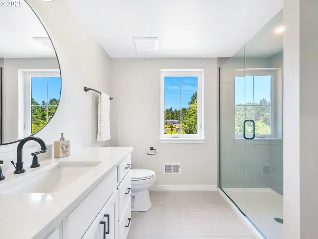 $969,000 | 90250 Hobie Road, Warrenton, OR 97146