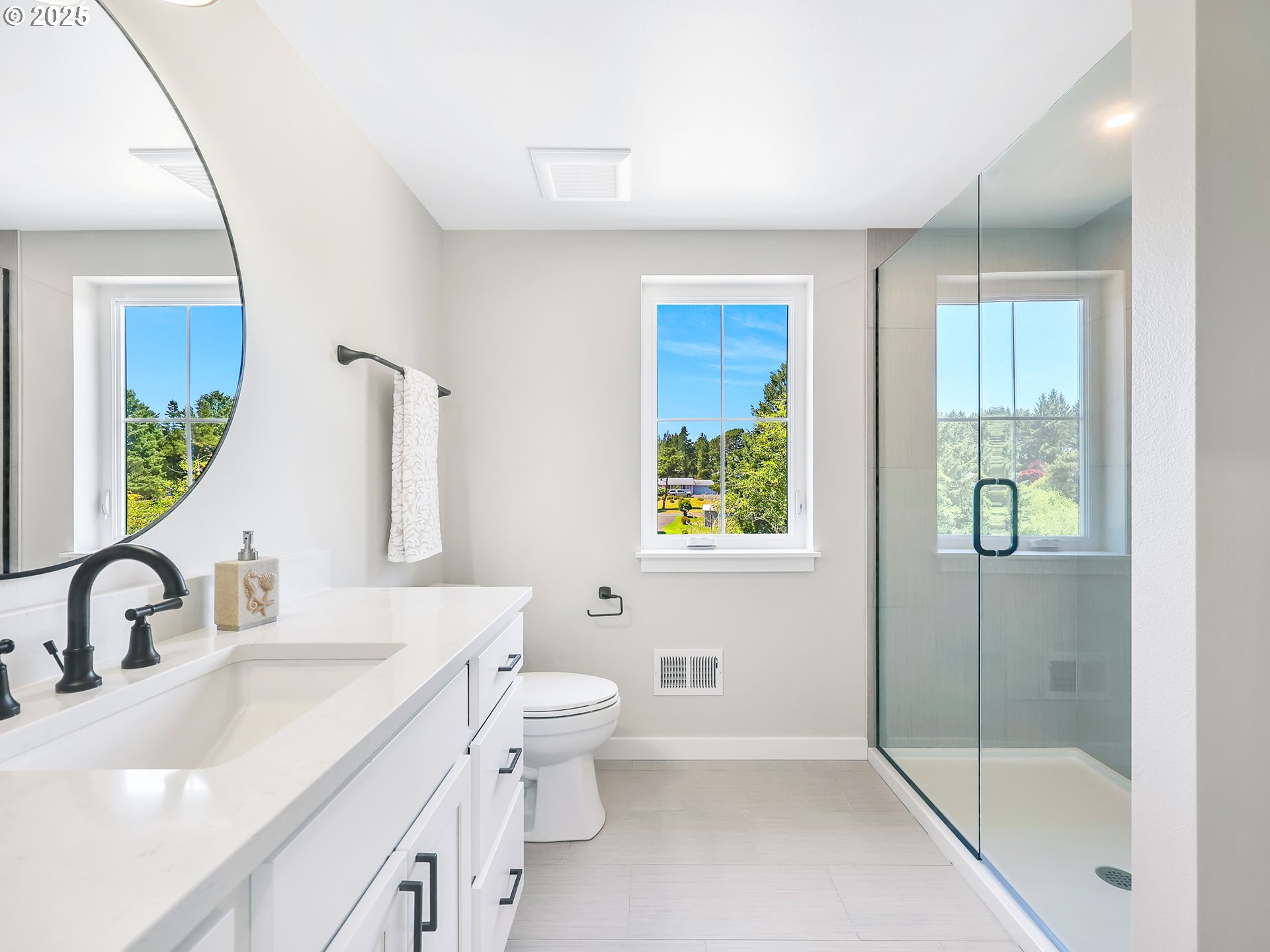 90250 Hobie Road Warrenton, OR 97146 - Photo 38 of 41 Attached Bathroom #2