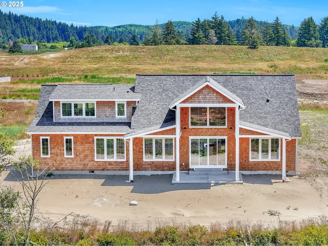 $969,000 | 90250 Hobie Road, Warrenton, OR 97146