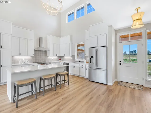 $969,000 | 90250 Hobie Road, Warrenton, OR 97146