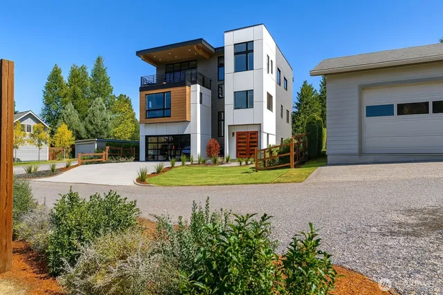 $1,892,000 | 711 Poplar Drive, Bellingham, WA 98226