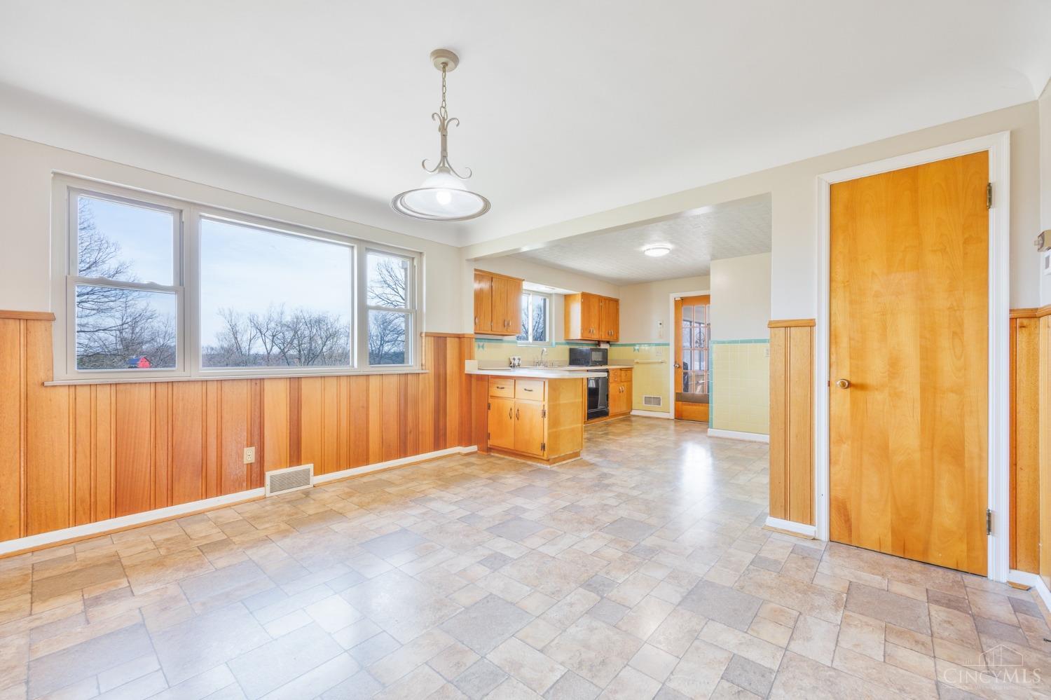 8382 Cheviot Road Cincinnati, OH 45239 - Photo 9 of 40 Gallery Image 9