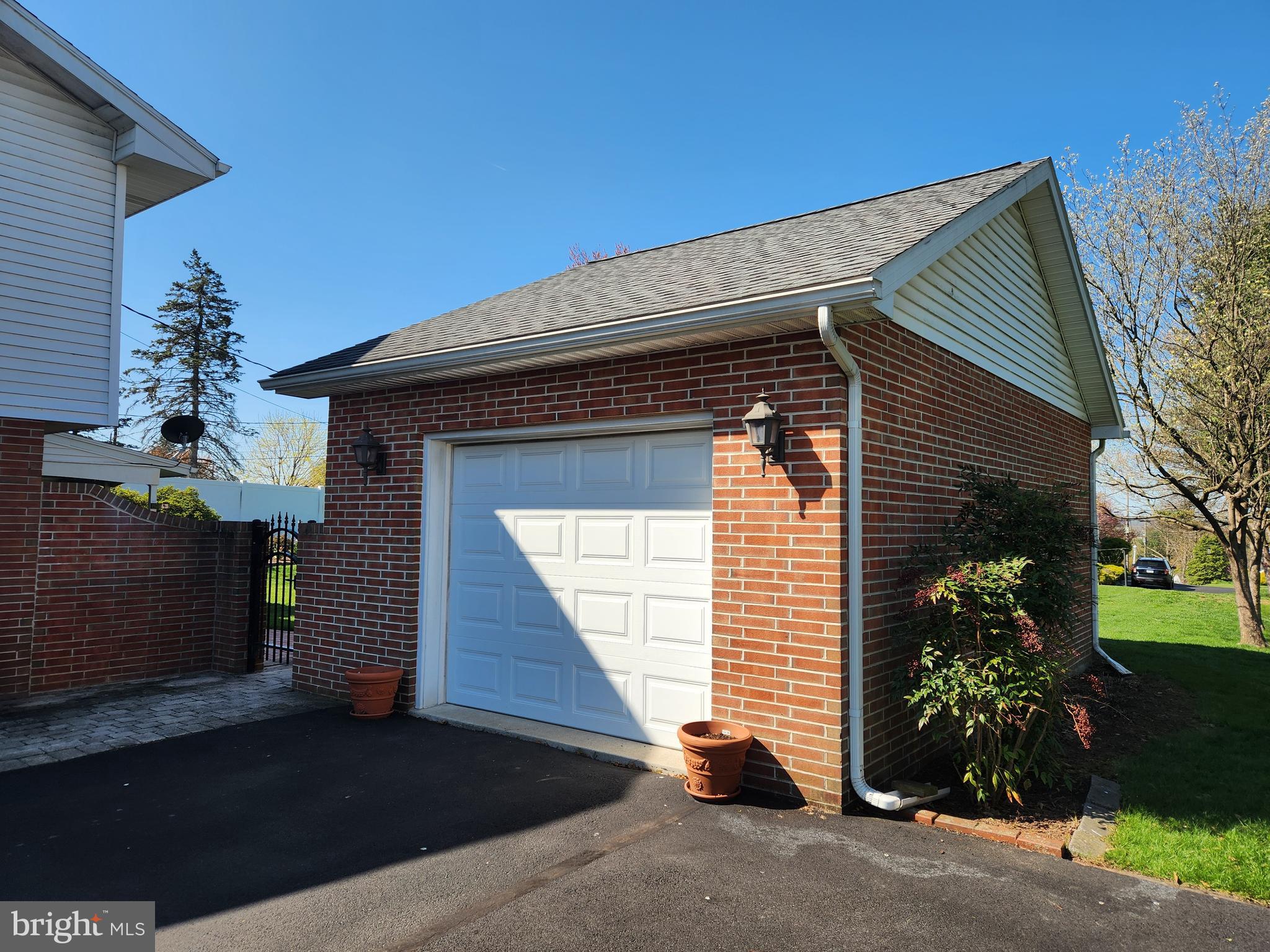 1116 Devonshire Road Lancaster, PA 17601 - Photo 44 of 70 a front view of a house