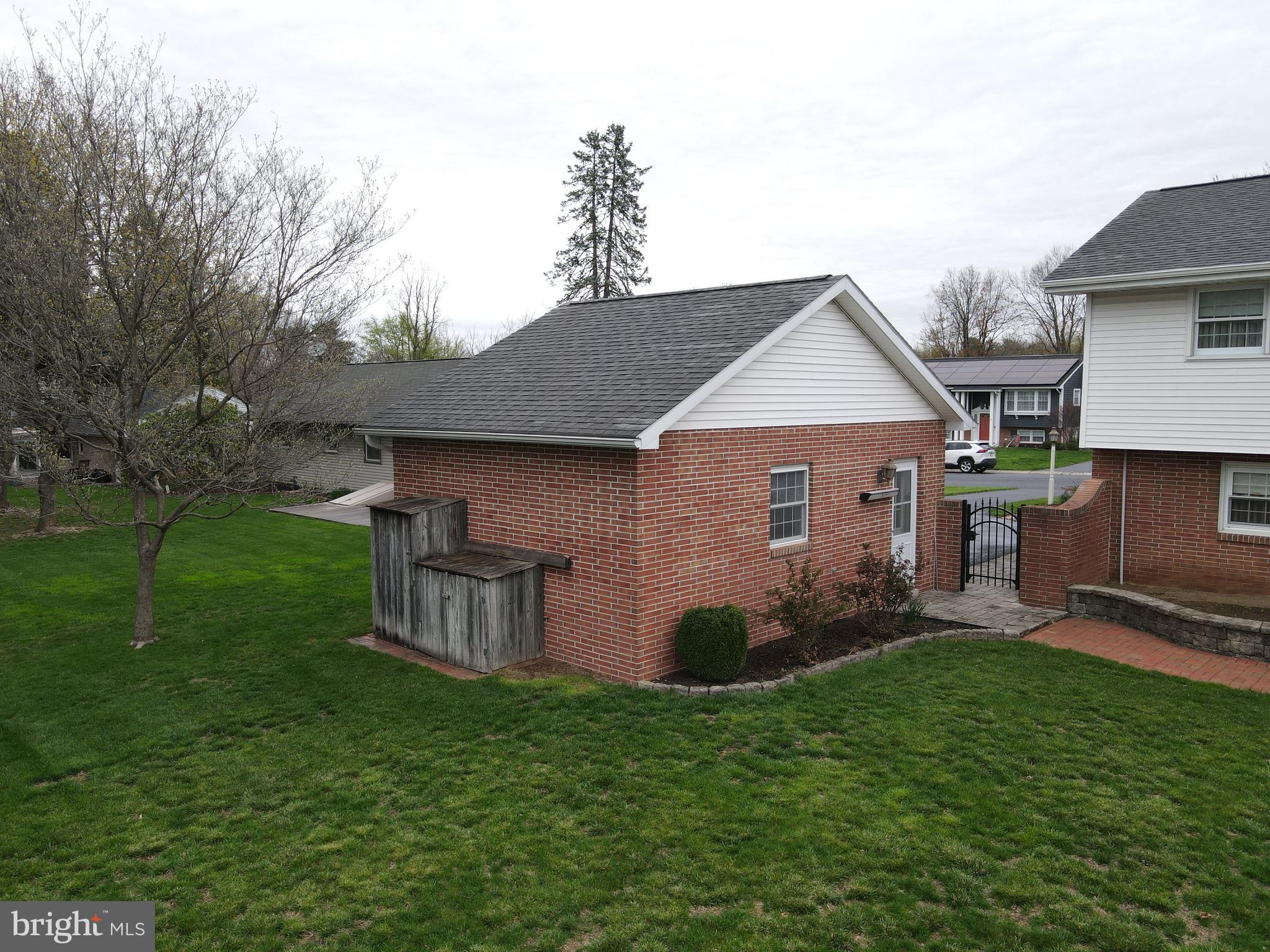 1116 Devonshire Road Lancaster, PA 17601 - Photo 61 of 70 a backyard of a house with table and chairs