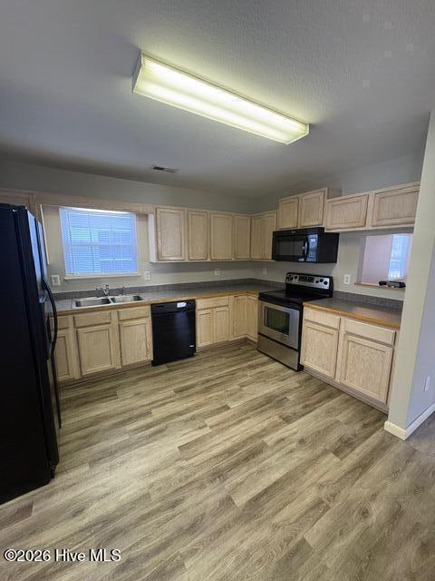 104 Evergreen Drive Hubert, NC 28539 - Photo 6 of 21 Kitchen