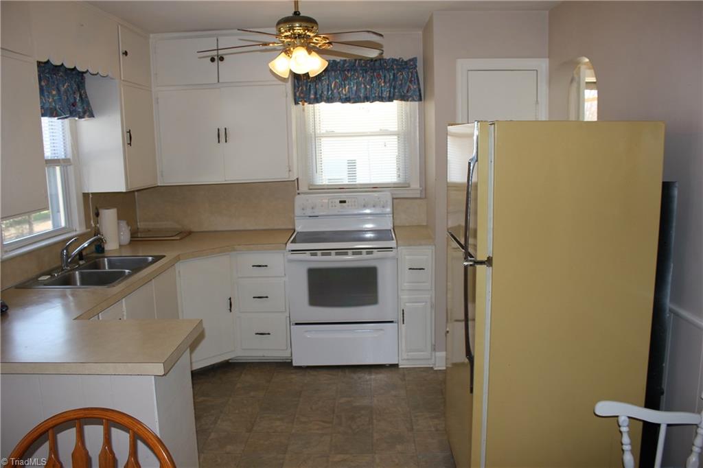 5575 Reynolda Road Winston-Salem, NC 27106 - Photo 8 of 23 Gallery Image 8