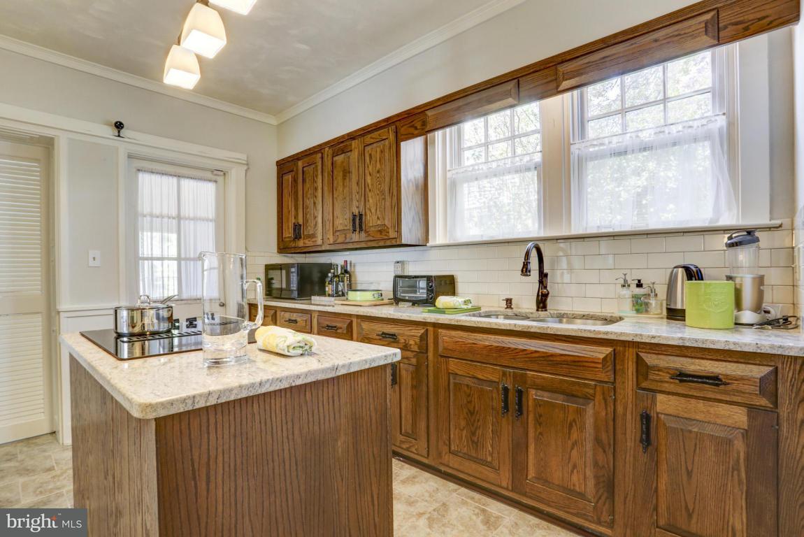 204 North Broad Street Lititz, PA 17543 - Photo 3 of 20