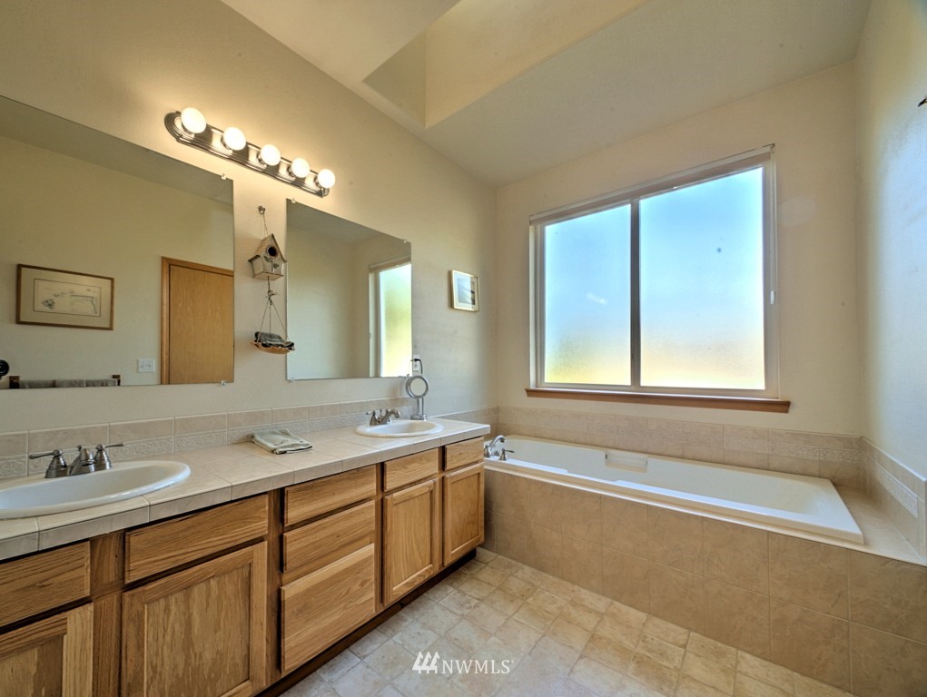 650 East Soderberg Road Allyn, WA 98524 - Photo 13 of 21 Gallery Image 13