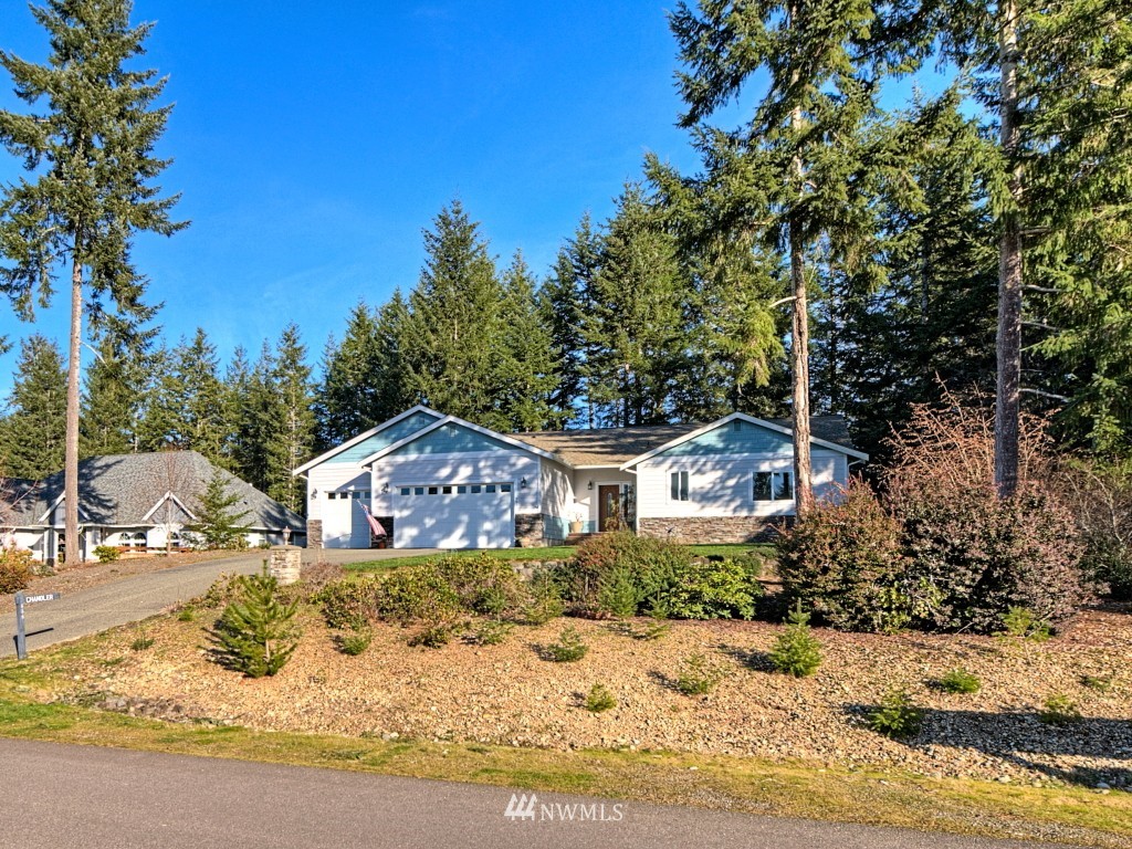 650 East Soderberg Road Allyn, WA 98524 - Photo 3 of 21 Gallery Image 3