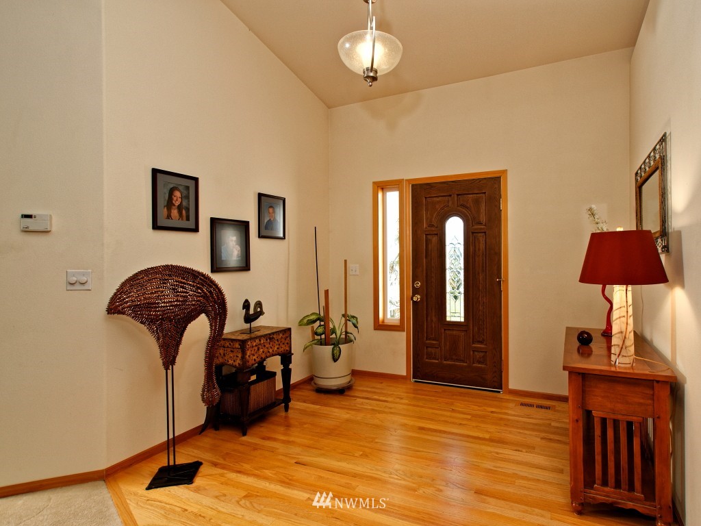 650 East Soderberg Road Allyn, WA 98524 - Photo 4 of 21 Gallery Image 4