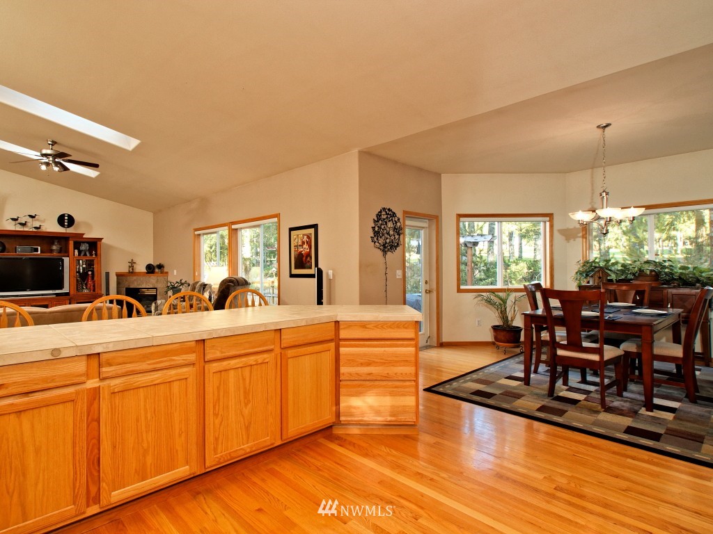 650 East Soderberg Road Allyn, WA 98524 - Photo 5 of 21 Gallery Image 5