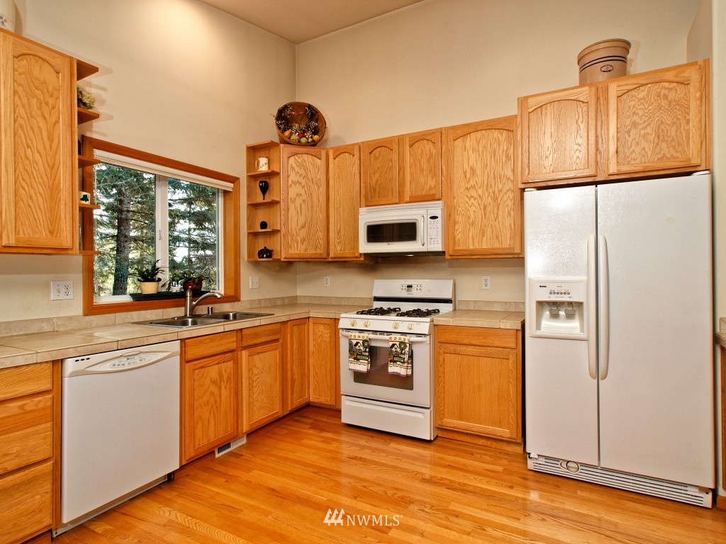 650 East Soderberg Road Allyn, WA 98524 - Photo 6 of 21 Gallery Image 6