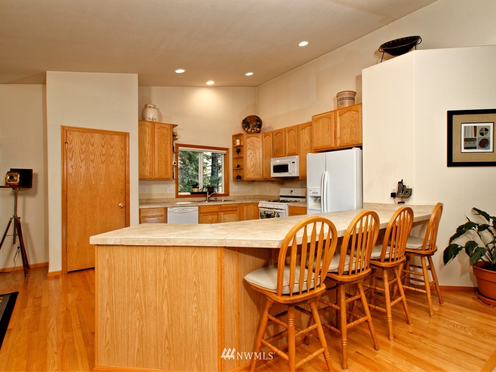 650 East Soderberg Road Allyn, WA 98524 - Photo 7 of 21 Gallery Image 7