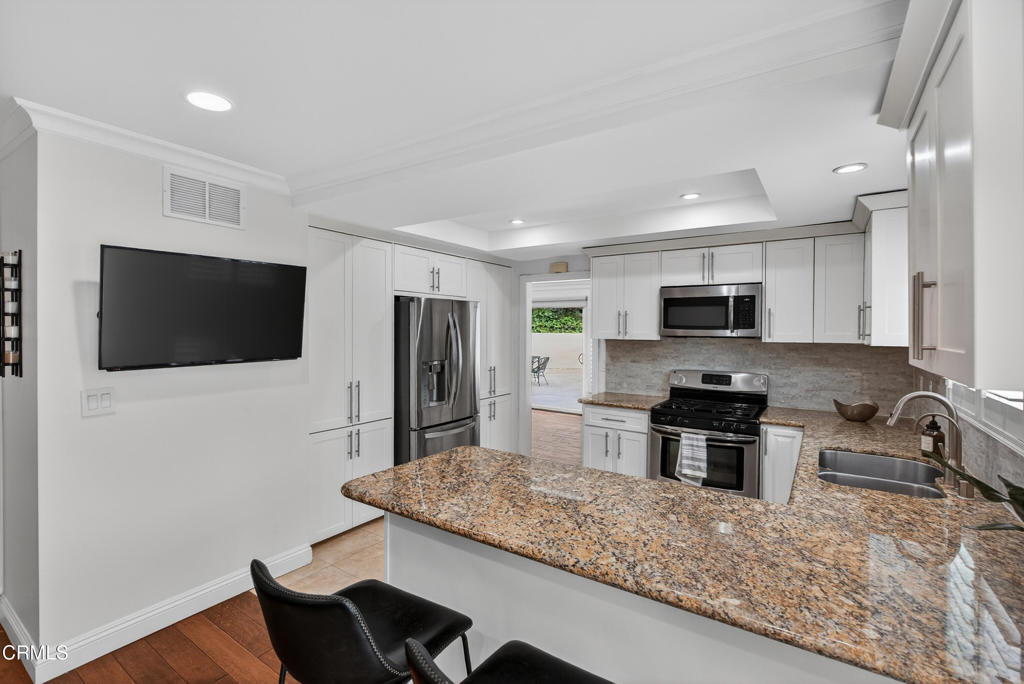 9325-9327 La Shell Drive Tujunga, CA 91042 - Photo 11 of 45 9325 La Shell Dr-11