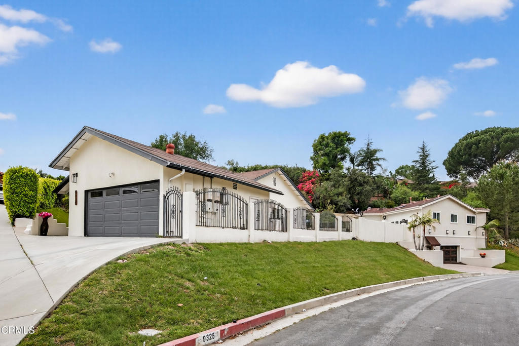 9325-9327 La Shell Drive Tujunga, CA 91042 - Photo 3 of 45 9325 La Shell Dr-3