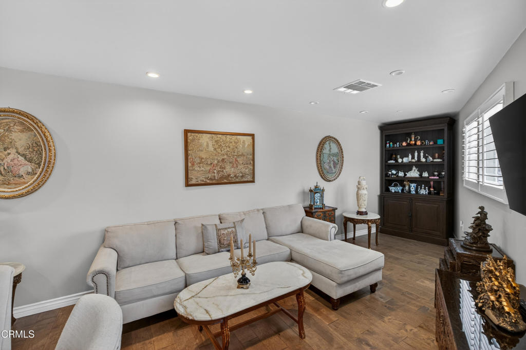 9325-9327 La Shell Drive Tujunga, CA 91042 - Photo 35 of 45 9325 La Shell Dr-35