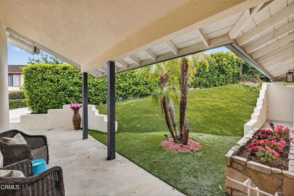 9325-9327 La Shell Drive Tujunga, CA 91042 - Photo 5 of 45 9325 La Shell Dr-5