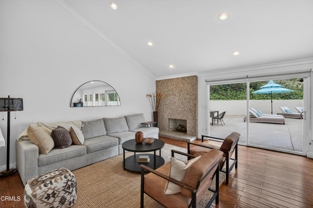 9325-9327 La Shell Drive Tujunga, CA 91042 - Photo 7 of 45 9325 La Shell Dr-7