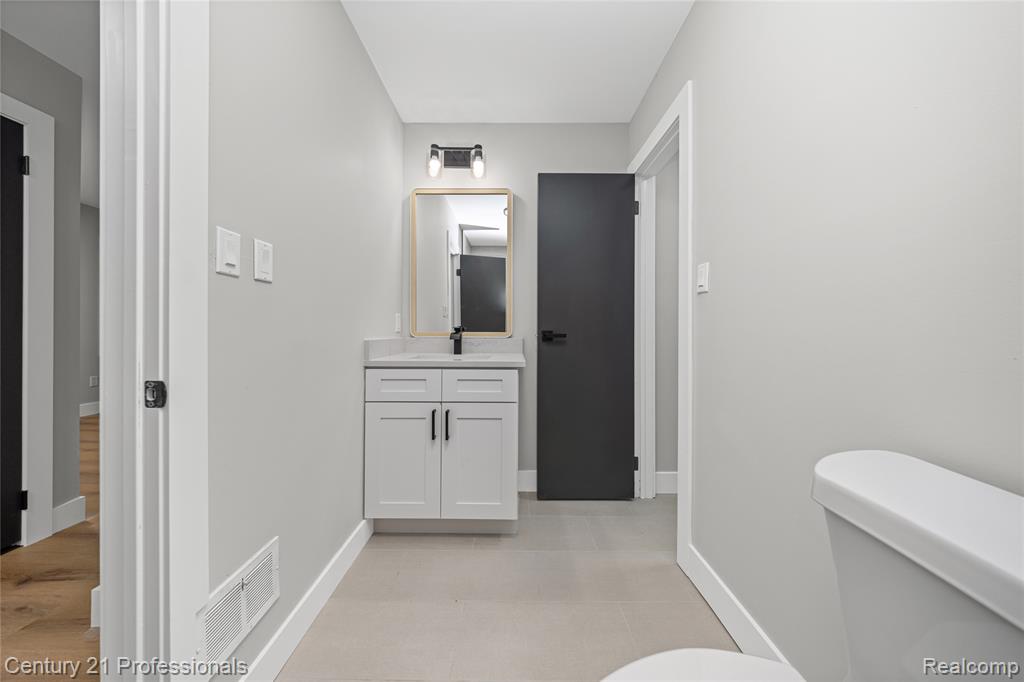 45466 Fairchild Road Macomb, MI 48042 - Photo 24 of 43 Gallery Image 24