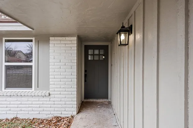 a view of an entryway of the house