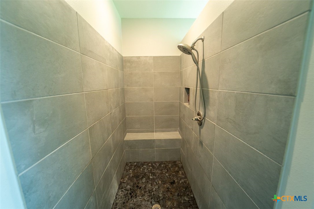 113 Terra Vista Ranch Road Victoria, TX 77904 - Photo 21 of 27 a bathroom with a shower
