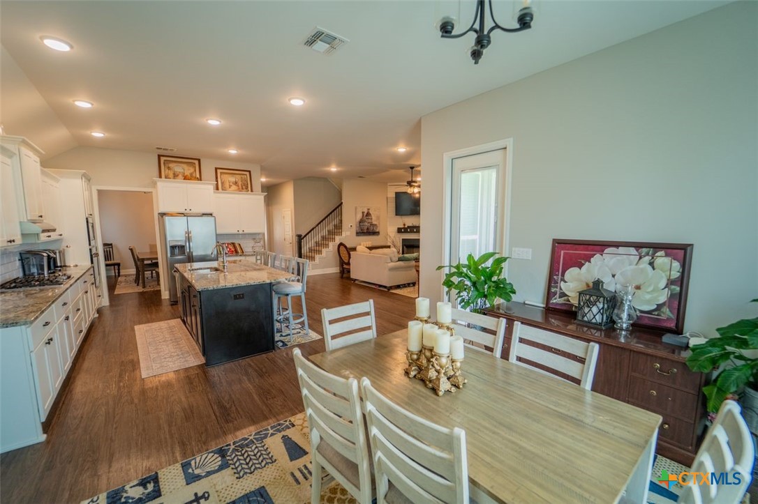 113 Terra Vista Ranch Road Victoria, TX 77904 - Photo 9 of 27 a living room with furniture kitchen view and a potted plant