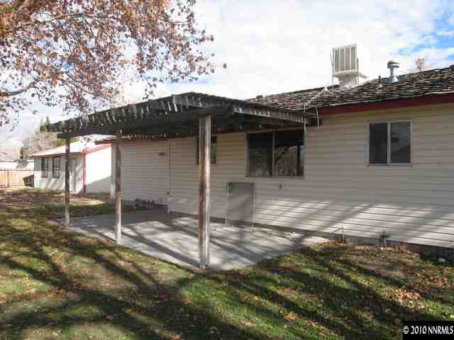 1517 Red Road Fallon, NV 89406 - Photo 12 of 13 a backyard of a house