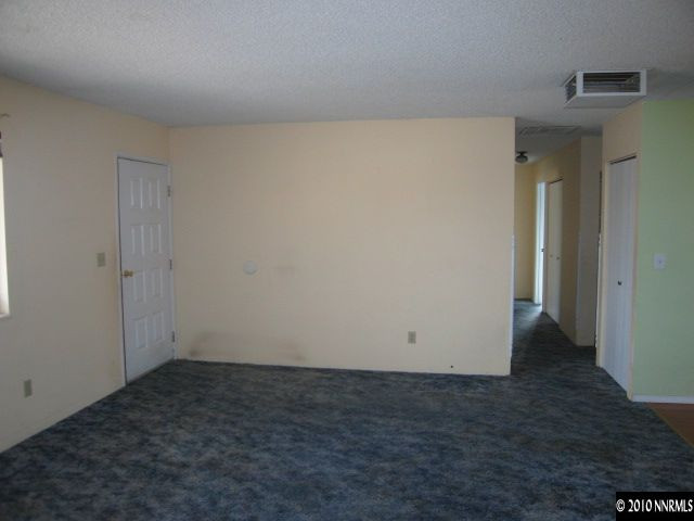 1517 Red Road Fallon, NV 89406 - Photo 3 of 13 an empty room with closet