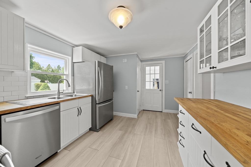4 Sendick Road Woburn, MA 01801 - Photo 9 of 24