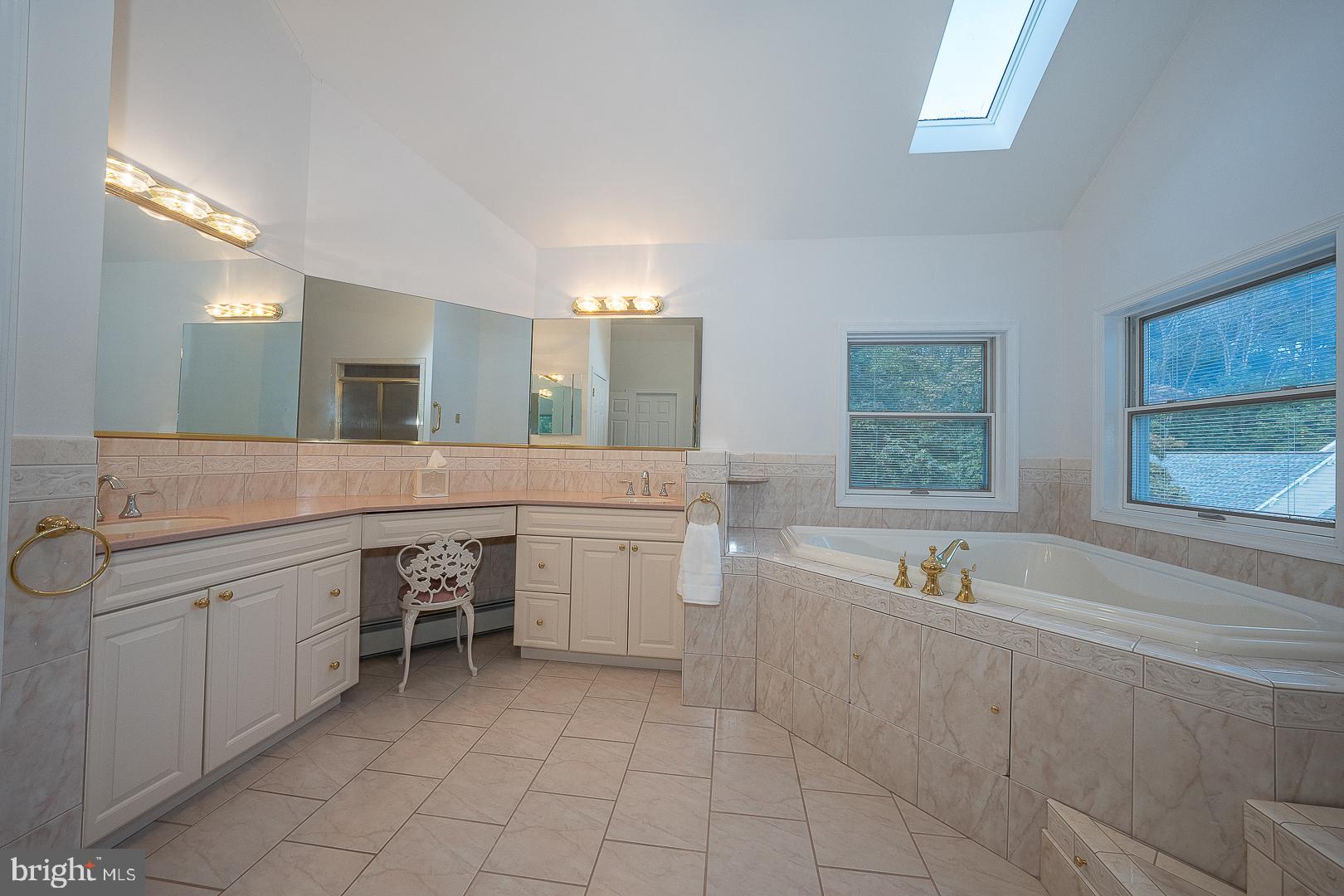 39 Forge Road Glen Mills, PA 19342 - Photo 48 of 71 Primary bathroom
