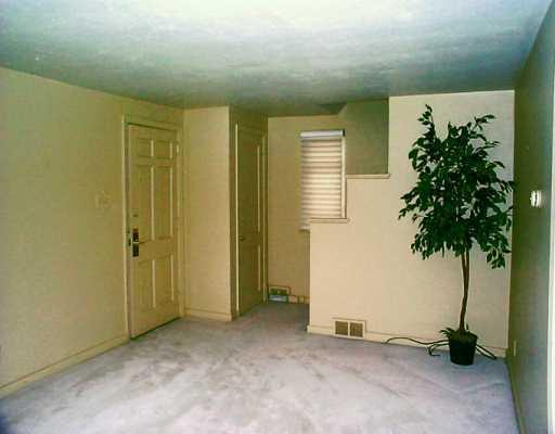 631 Ridgemont Drive Pittsburgh, PA 15220 - Photo 3 of 8 Gallery Image 3