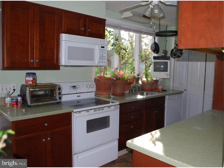 312 Burton Road Oreland, PA 19075 - Photo 12 of 18 Kitchen