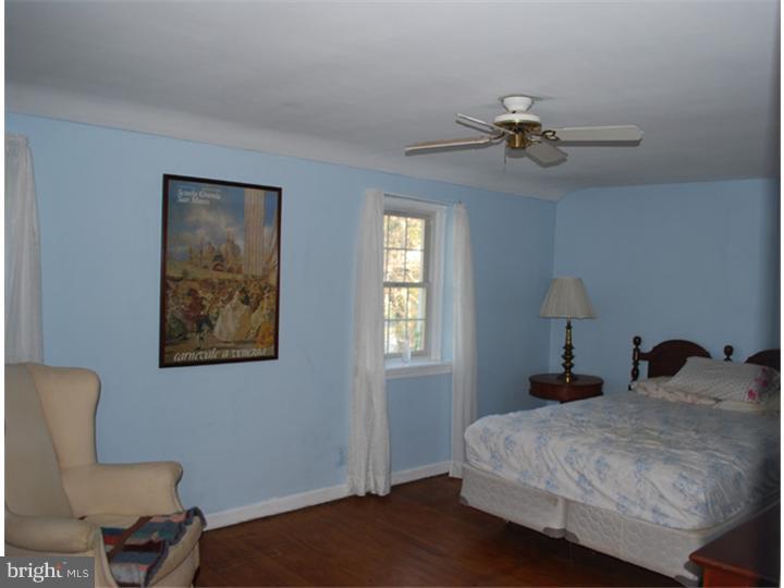 312 Burton Road Oreland, PA 19075 - Photo 16 of 18 Bedroom - Main