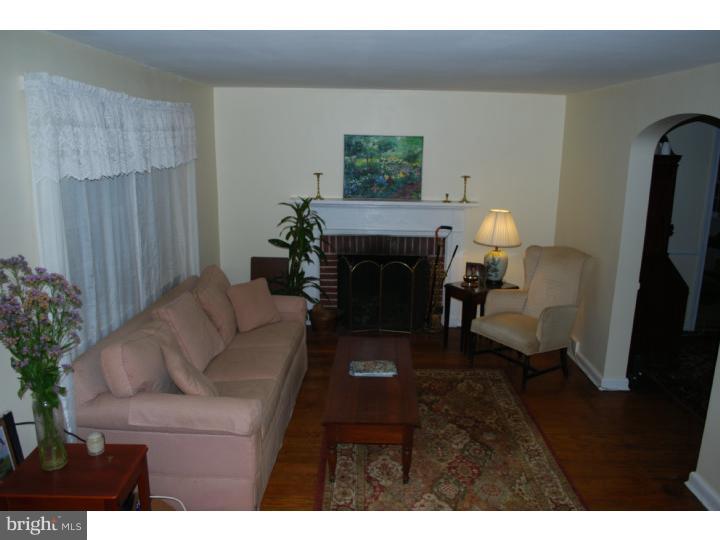 312 Burton Road Oreland, PA 19075 - Photo 8 of 18 Living Room