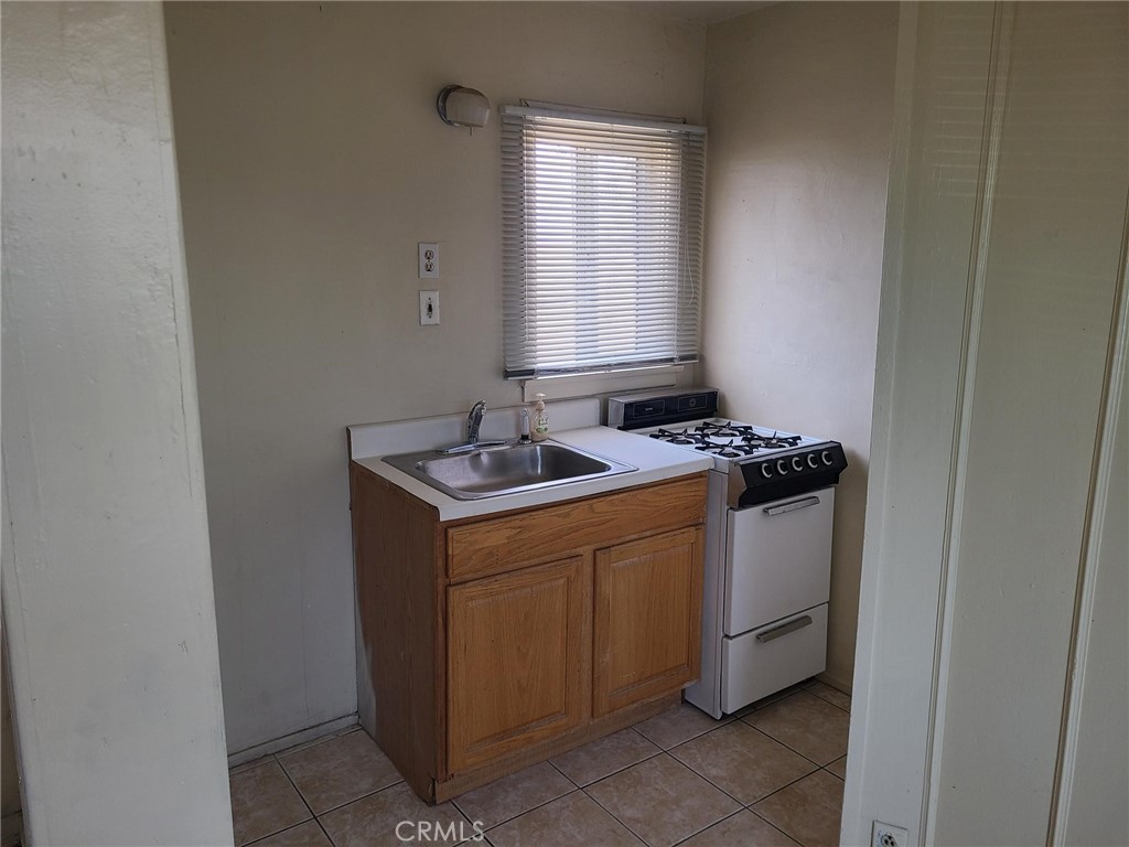 14301 Frontage Road, Unit 3 North Edwards, CA 93523 - Photo 4 of 13 a utility room with washer and dryer