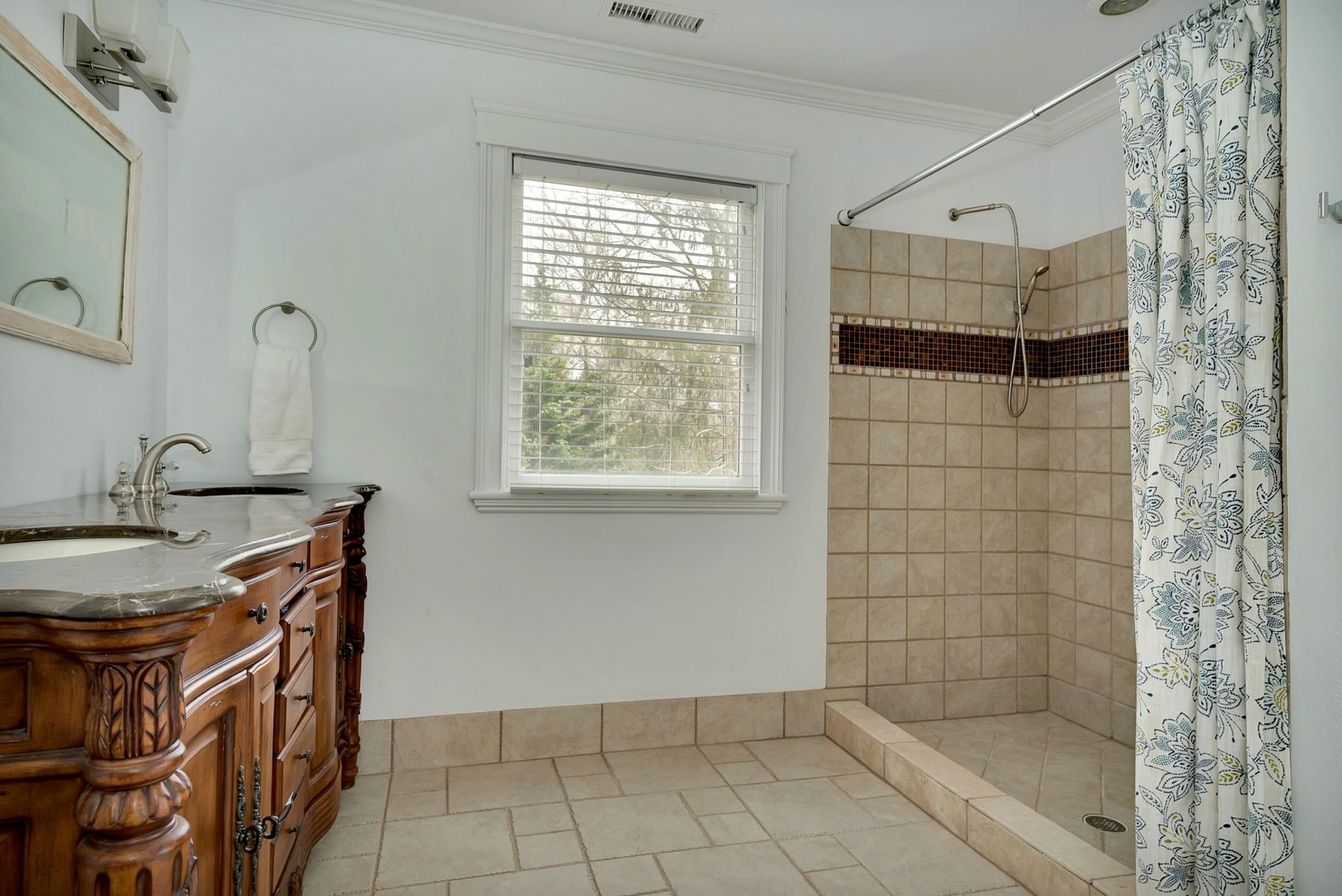 101 Kings Point Road East Hampton, NY 11937 - Photo 9 of 21