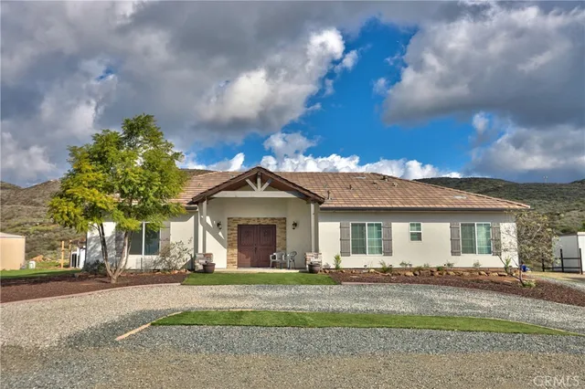 $899,000 | 40105 Voyager Road, Hemet, CA 92544