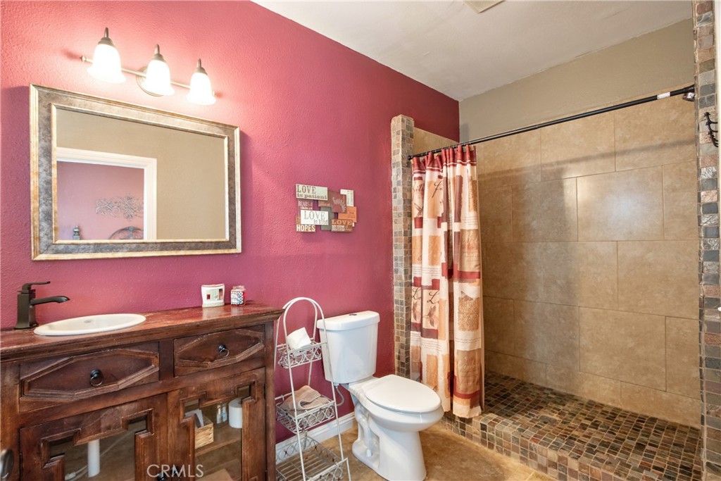 40105 Voyager Road Hemet, CA 92544 - Photo 15 of 27 a bathroom with a sink toilet and shower