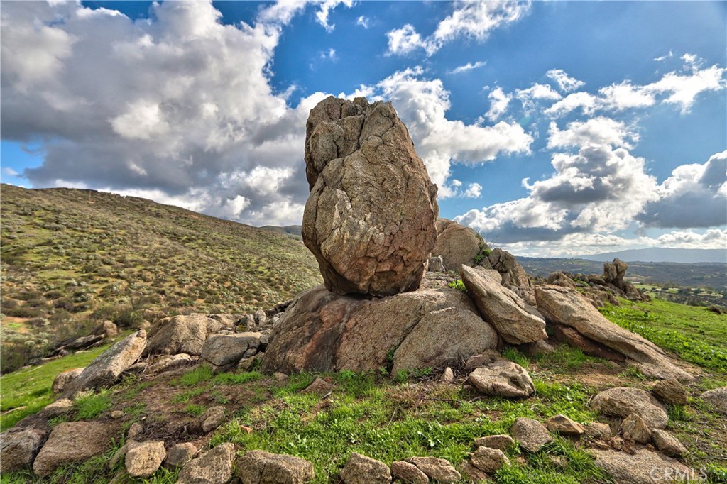40105 Voyager Road Hemet, CA 92544 - Photo 17 of 27 a view of a yard