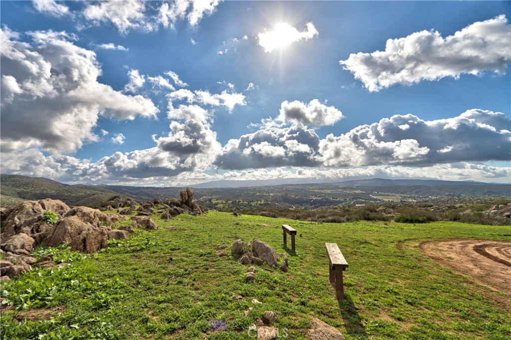 40105 Voyager Road Hemet, CA 92544 - Photo 3 of 27 a view of a lake with houses