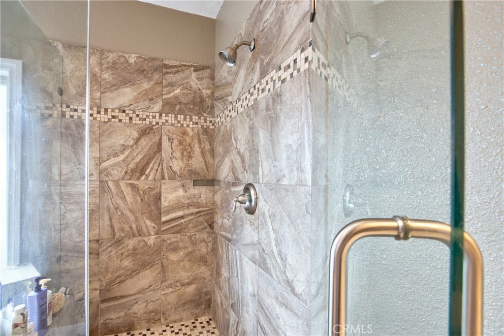40105 Voyager Road Hemet, CA 92544 - Photo 9 of 27 a bathroom with a shower