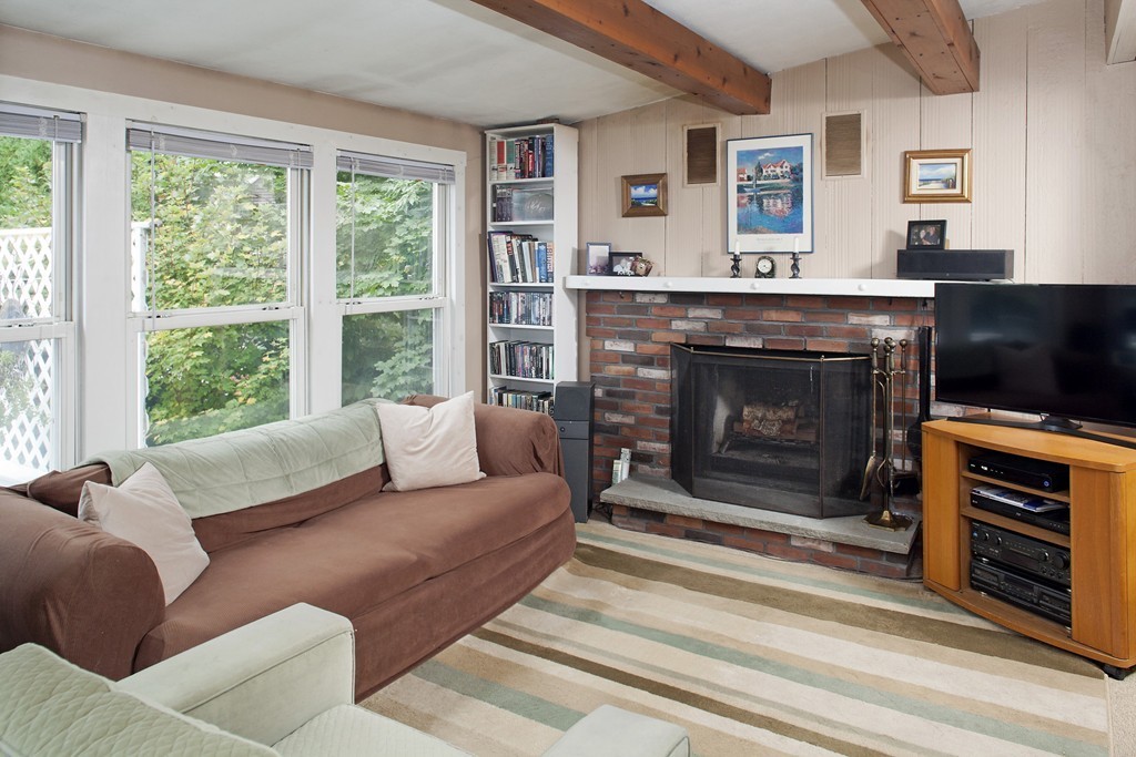76 Upland Road Marshfield, MA 02050 - Photo 5 of 14 Gallery Image 5