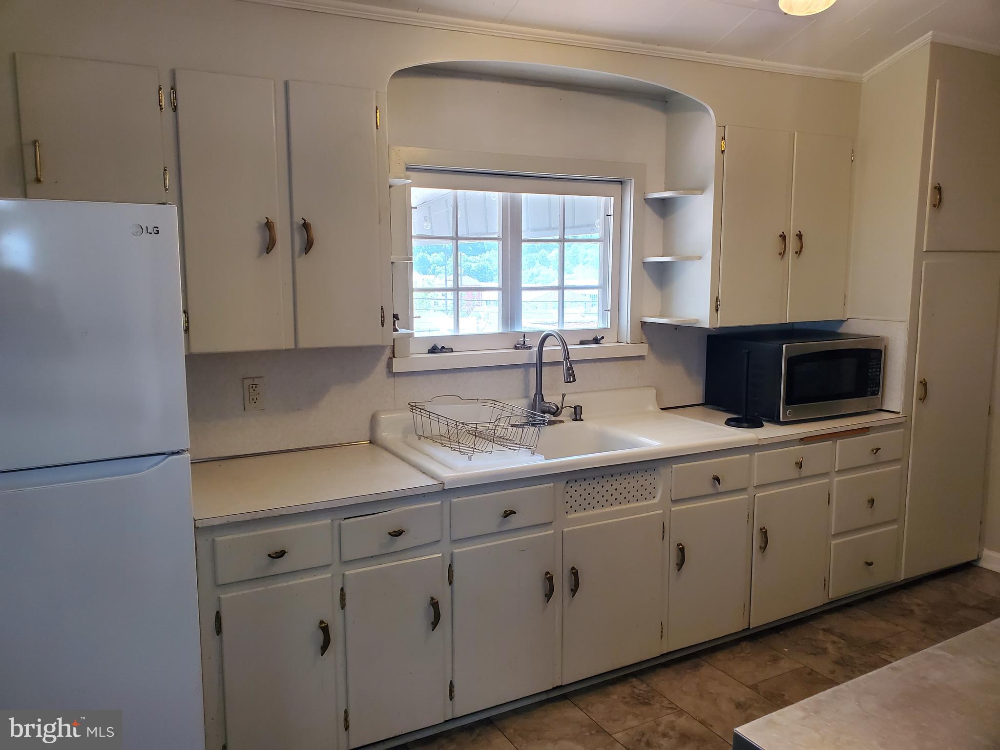 343 Spring Mill Avenue Conshohocken, PA 19428 - Photo 13 of 23 Country kitchen with window