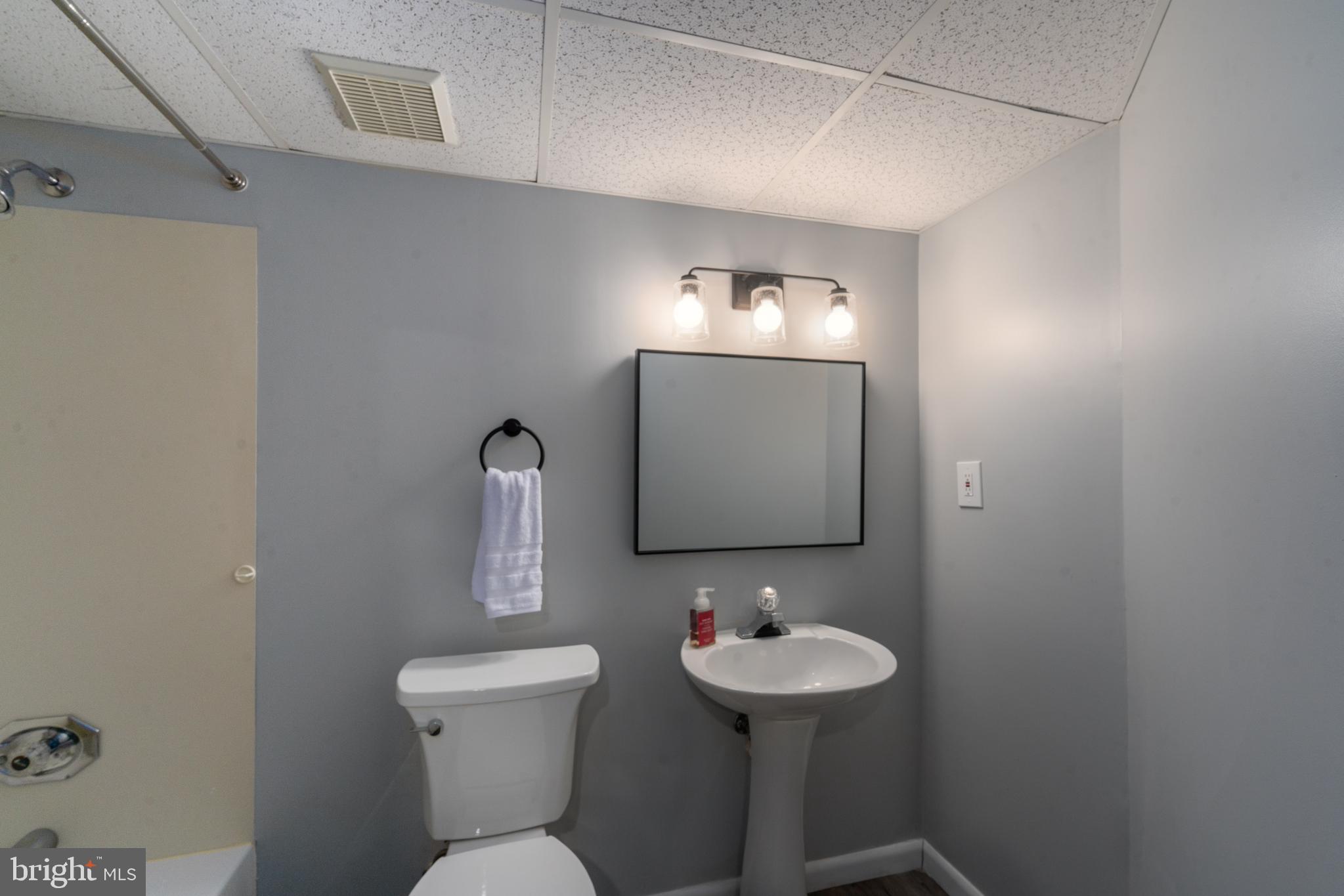 7763 Old House Road Pasadena, MD 21122 - Photo 27 of 32 Full Bathroom