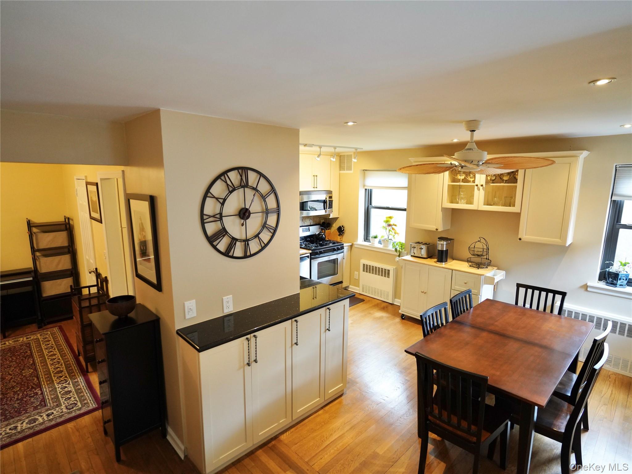 50 Brompton Road, Unit 3C Great Neck, NY 11021 - Photo 11 of 32