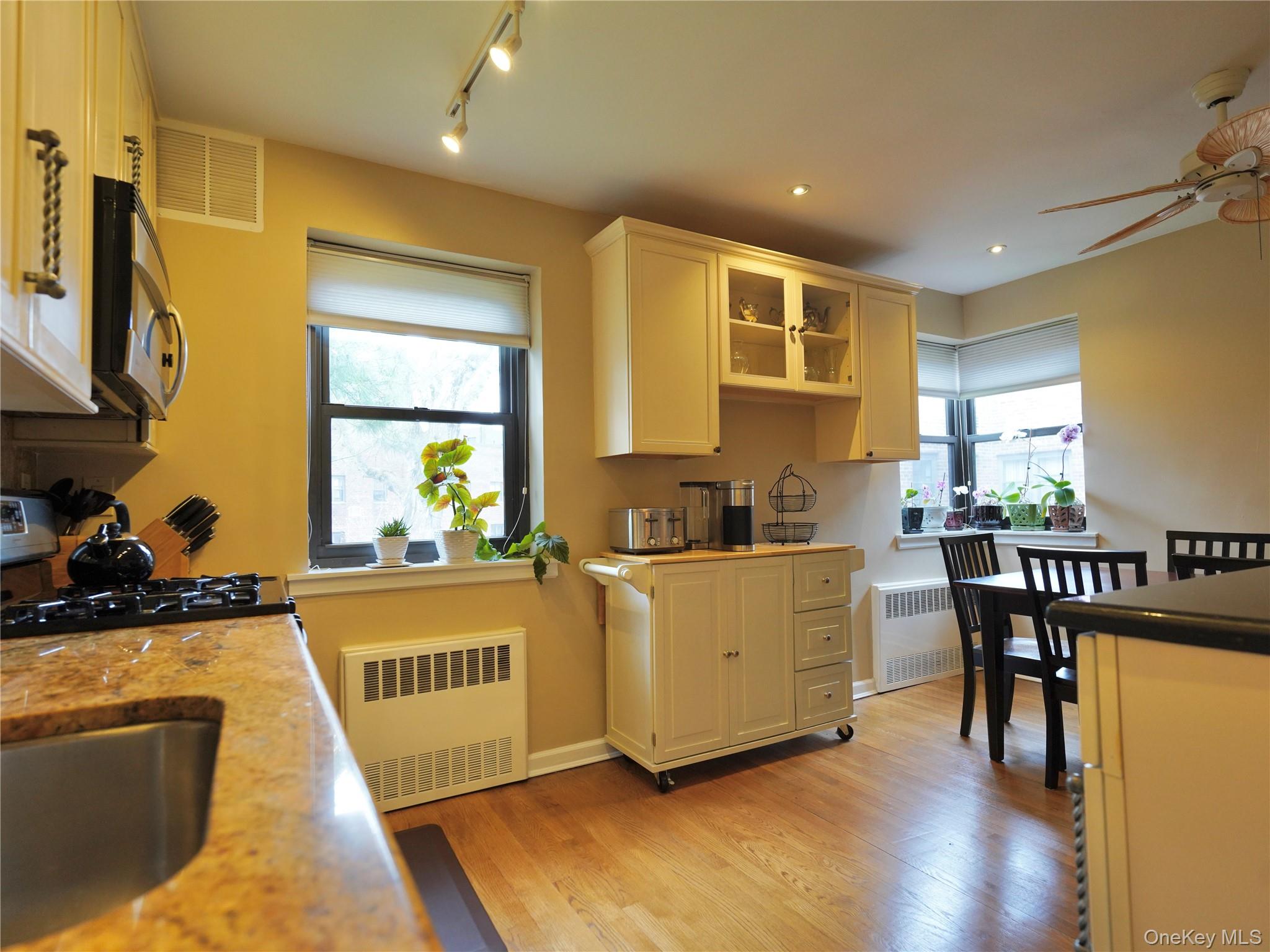 50 Brompton Road, Unit 3C Great Neck, NY 11021 - Photo 15 of 32