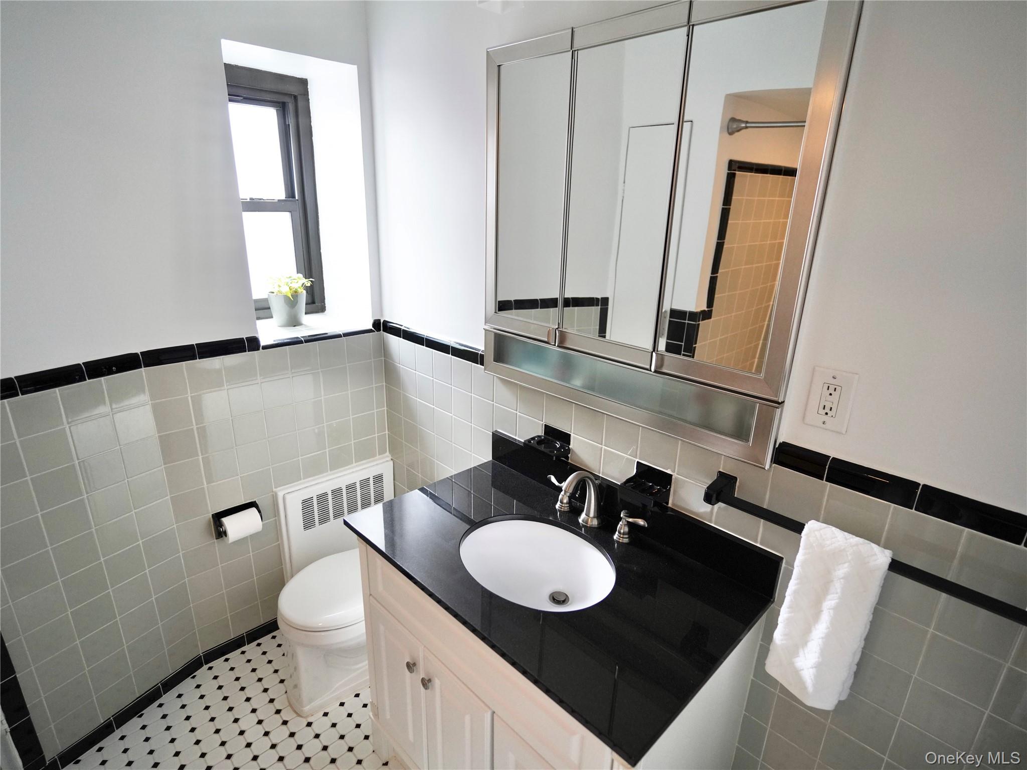 50 Brompton Road, Unit 3C Great Neck, NY 11021 - Photo 17 of 32