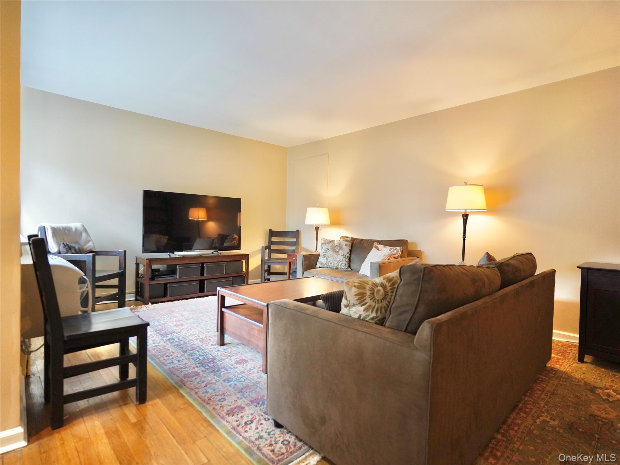 50 Brompton Road, Unit 3C Great Neck, NY 11021 - Photo 7 of 32