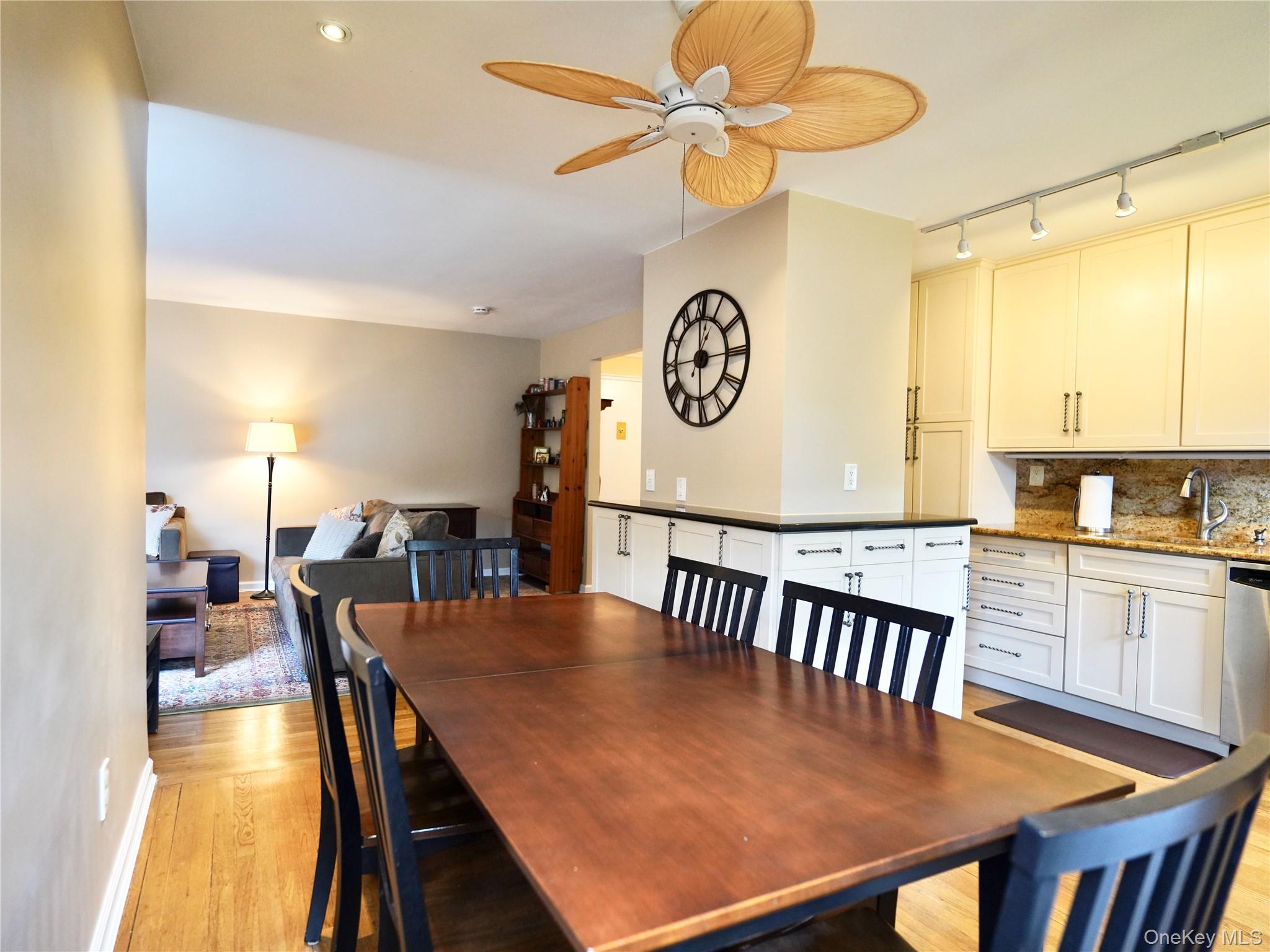 50 Brompton Road, Unit 3C Great Neck, NY 11021 - Photo 9 of 32