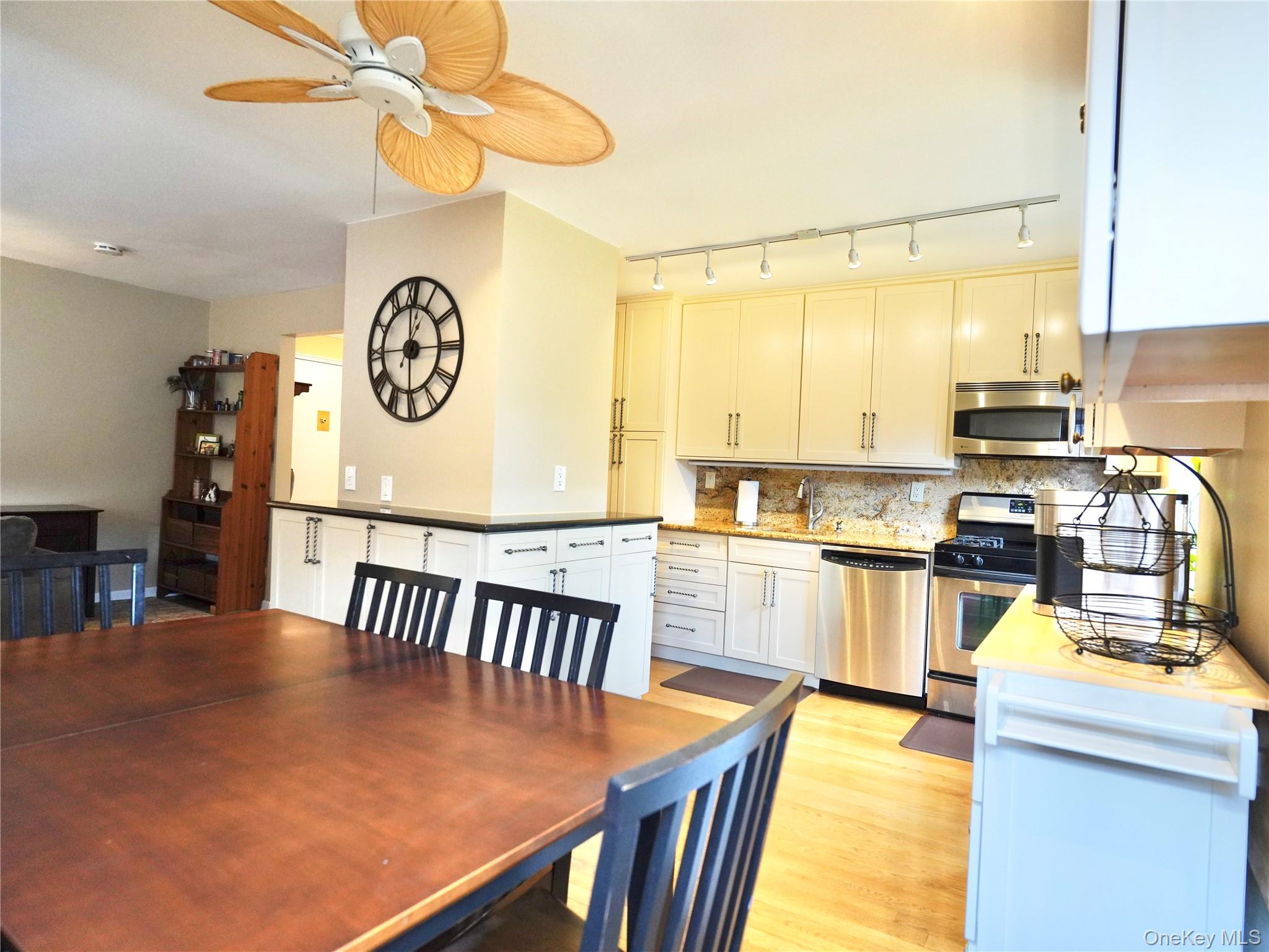 50 Brompton Road, Unit 3C Great Neck, NY 11021 - Photo 10 of 32